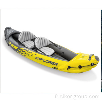 Intex 68307 K2 Kayak Boat d&#39;aviron gonflable placé en plein air en plein air avec un jeu de sports de paddle